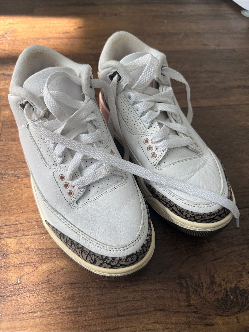 Jordan size 5.5 Women's Low-Top Leather Sneakers with Pink Accents AIR Jordan